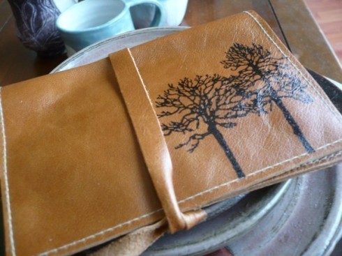 Leather passport case from inblue/Etsy