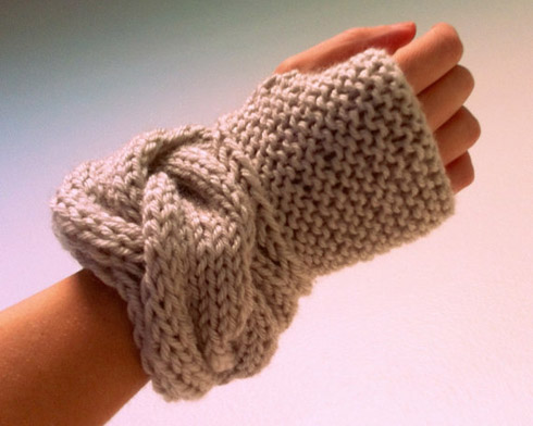 Fingerless gloves from KittyDune/Etsy