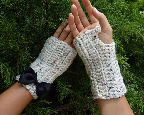 Bow gloves from mademoisellemermaid/Etsy
